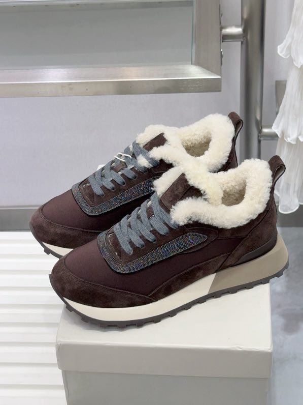 Кроссовки на меху зимние женские