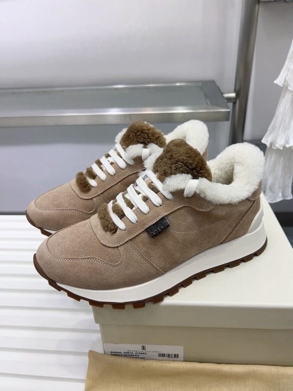 Кроссовки на меху зимние женские