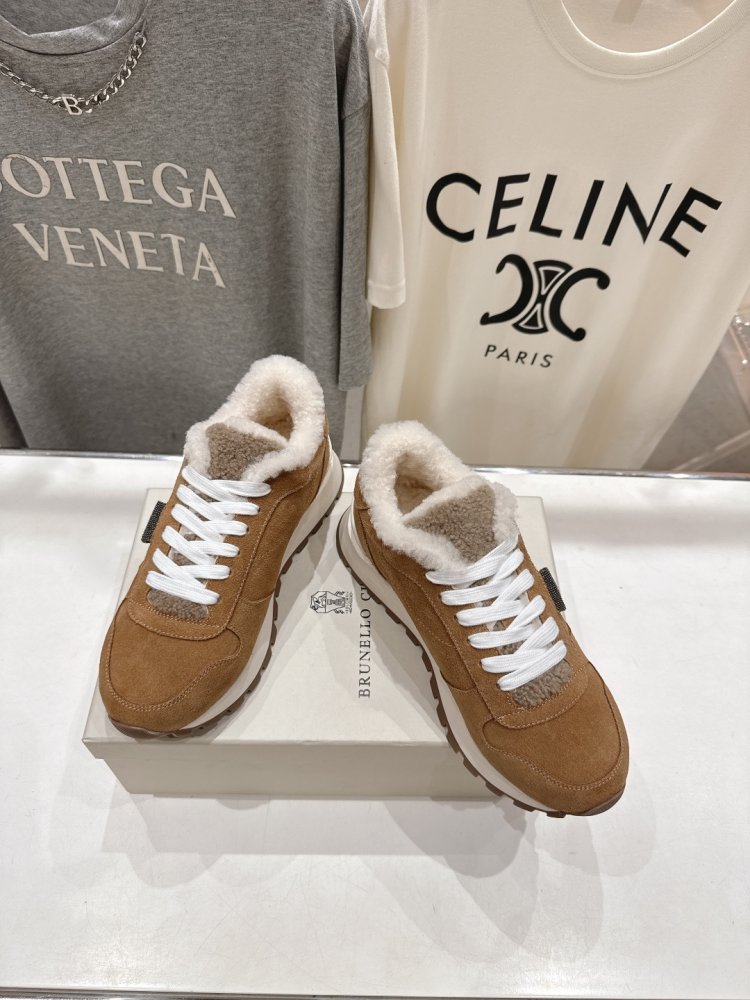 Sneakers on fur winter women's фото 3