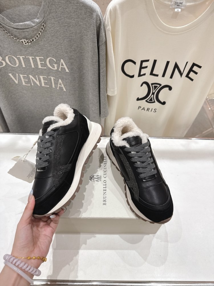 Sneakers on fur winter women's фото 4