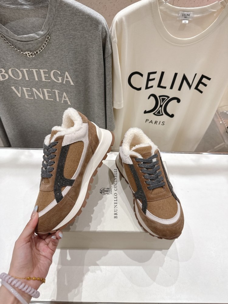 Sneakers on fur winter women's фото 4