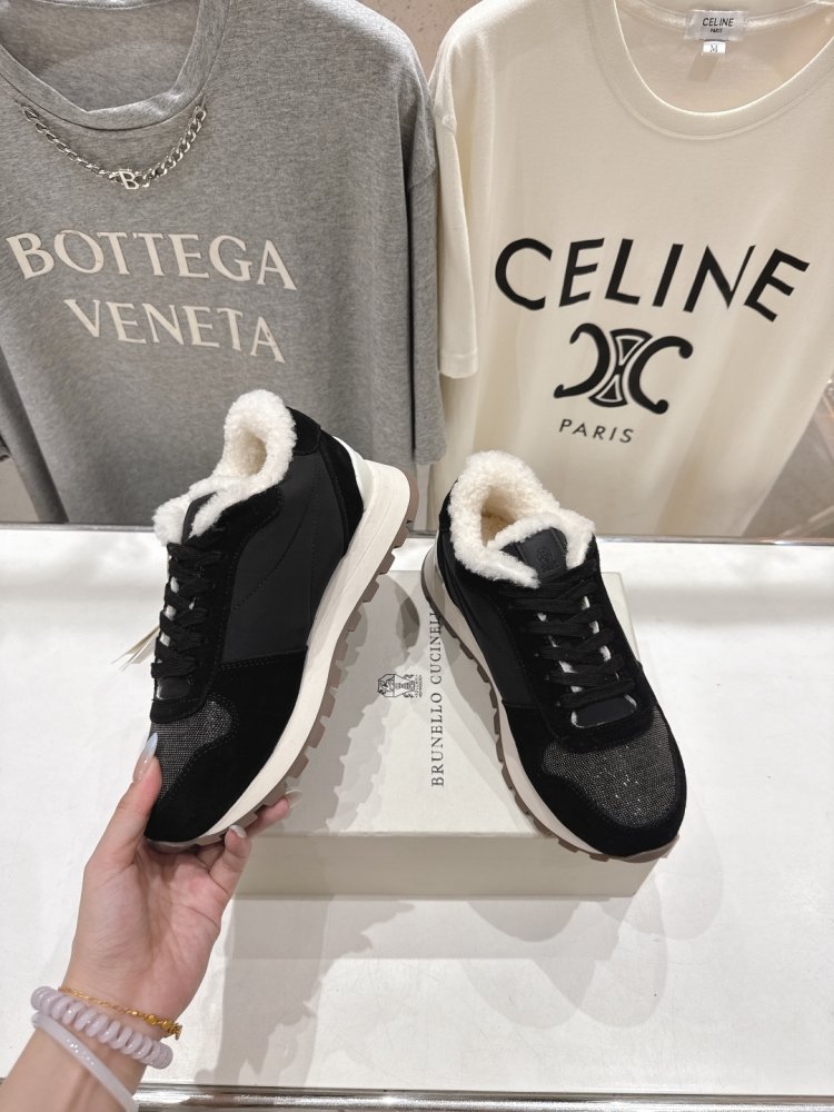 Sneakers on fur winter women's фото 4