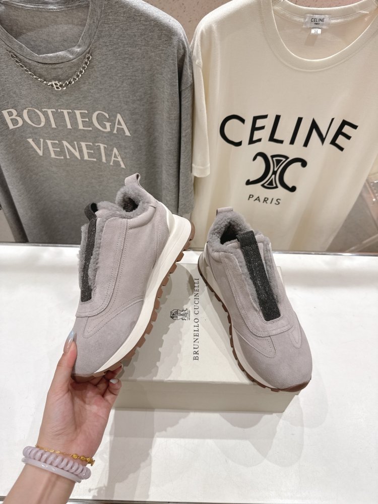 Sneakers on fur winter women's фото 4