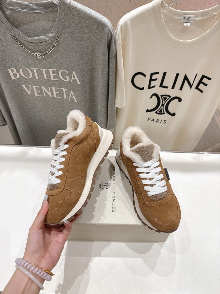 Sneakers on fur winter women's фото 4