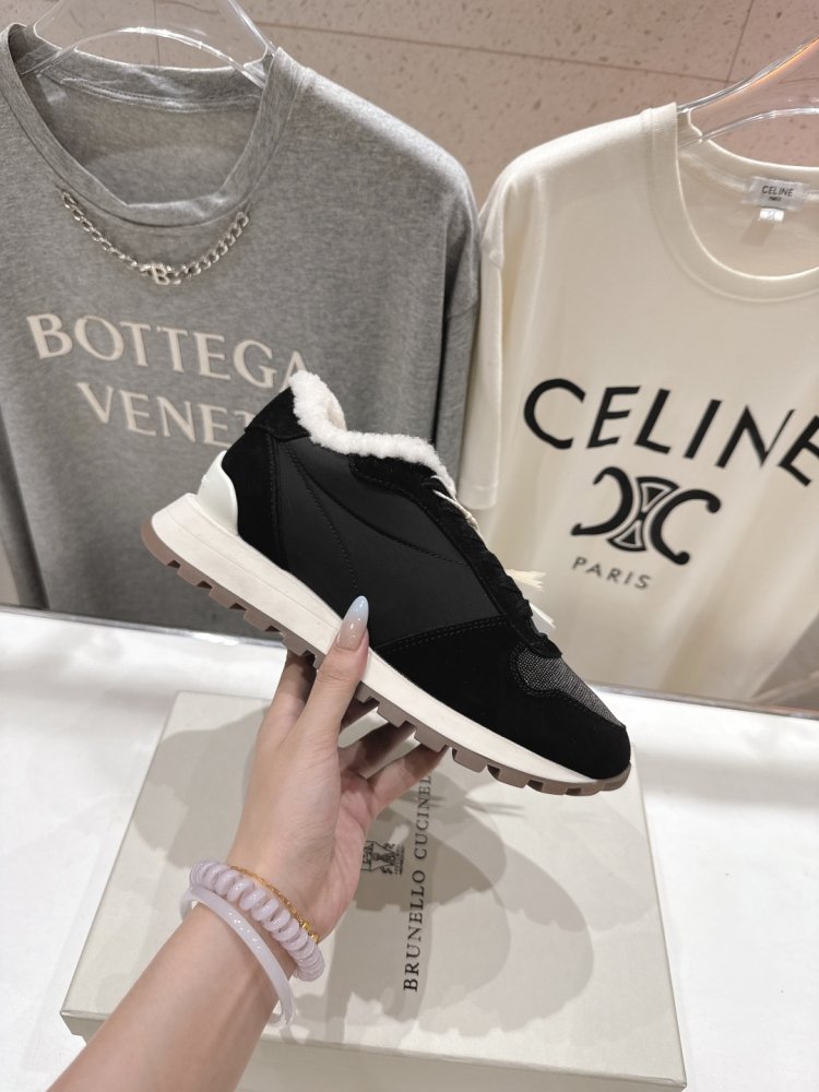 Sneakers on fur winter women's фото 5