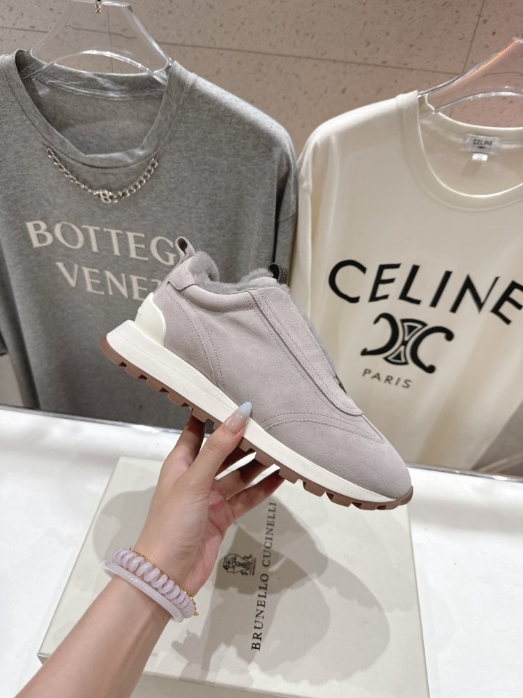 Sneakers on fur winter women's фото 5