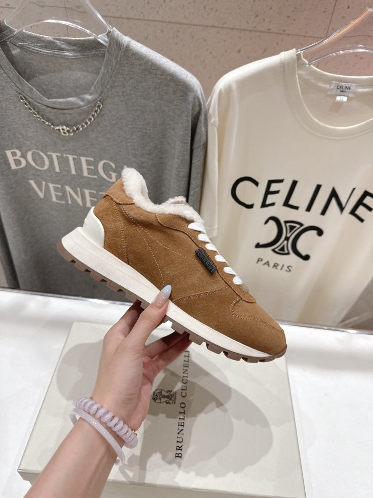 Sneakers on fur winter women's фото 5