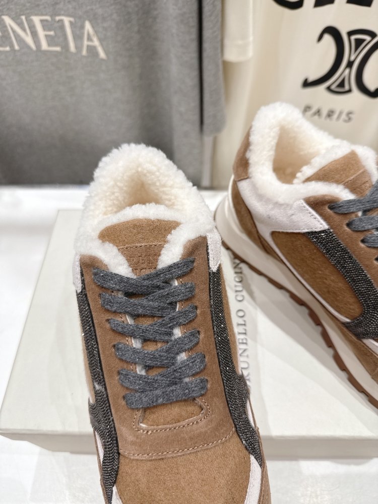 Sneakers on fur winter women's фото 6