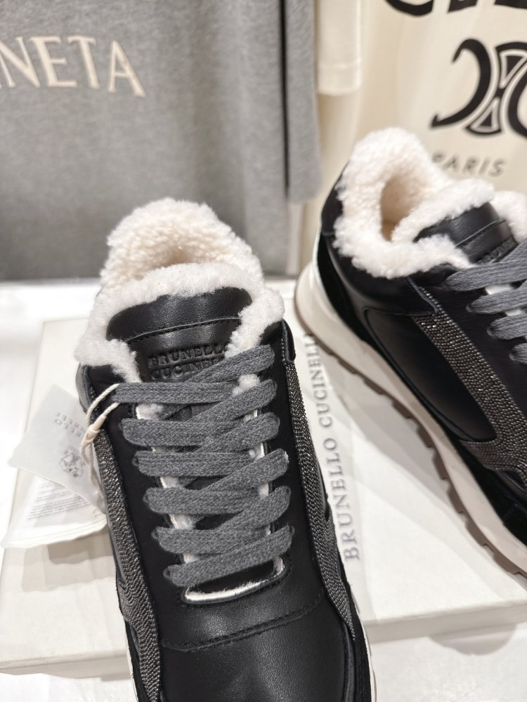 Sneakers on fur winter women's фото 7