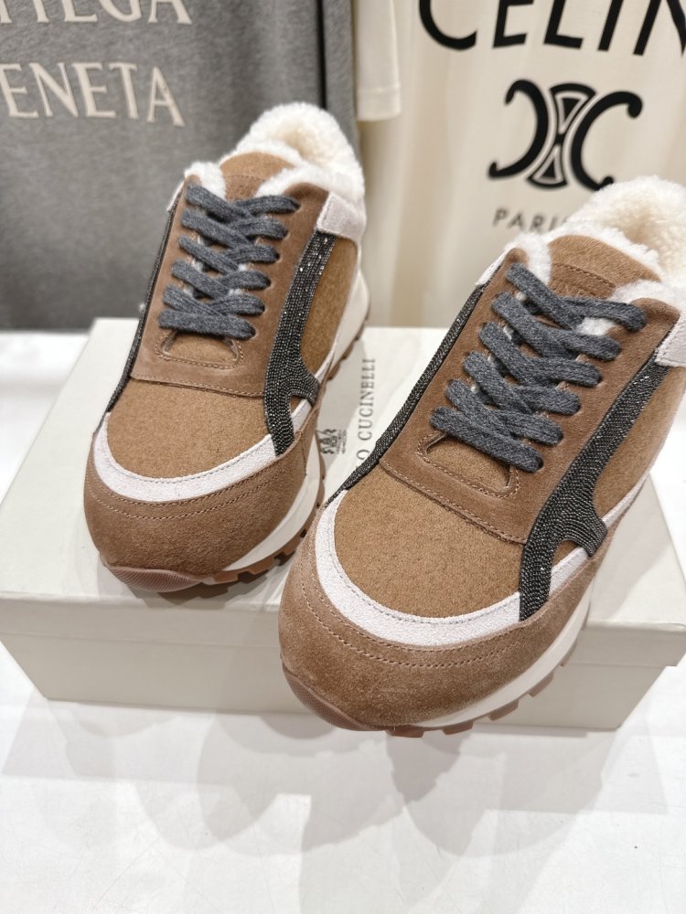 Sneakers on fur winter women's фото 7