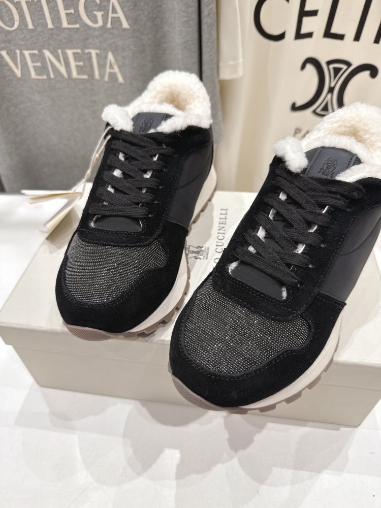 Sneakers on fur winter women's фото 7