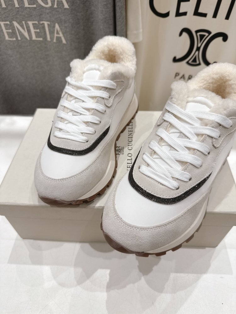 Кросівки на хутрі зимові жіночі фото 7