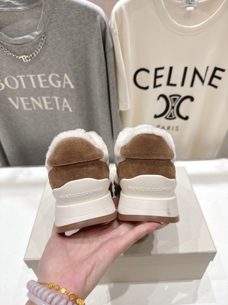 Sneakers on fur winter women's фото 8