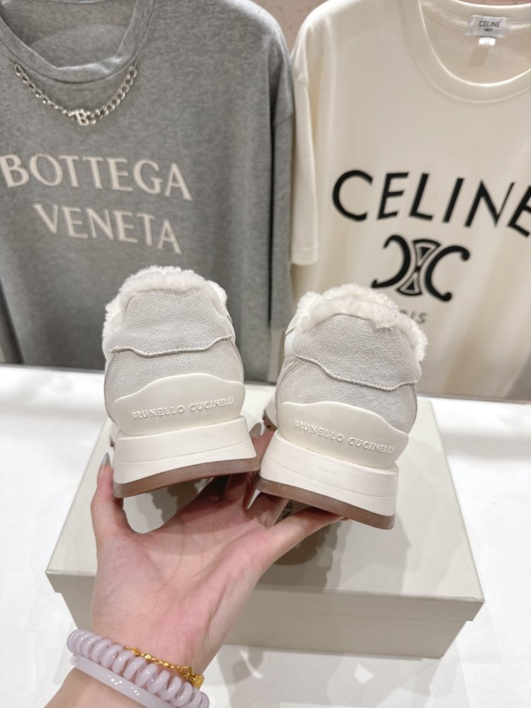 Кросівки на хутрі зимові жіночі фото 8