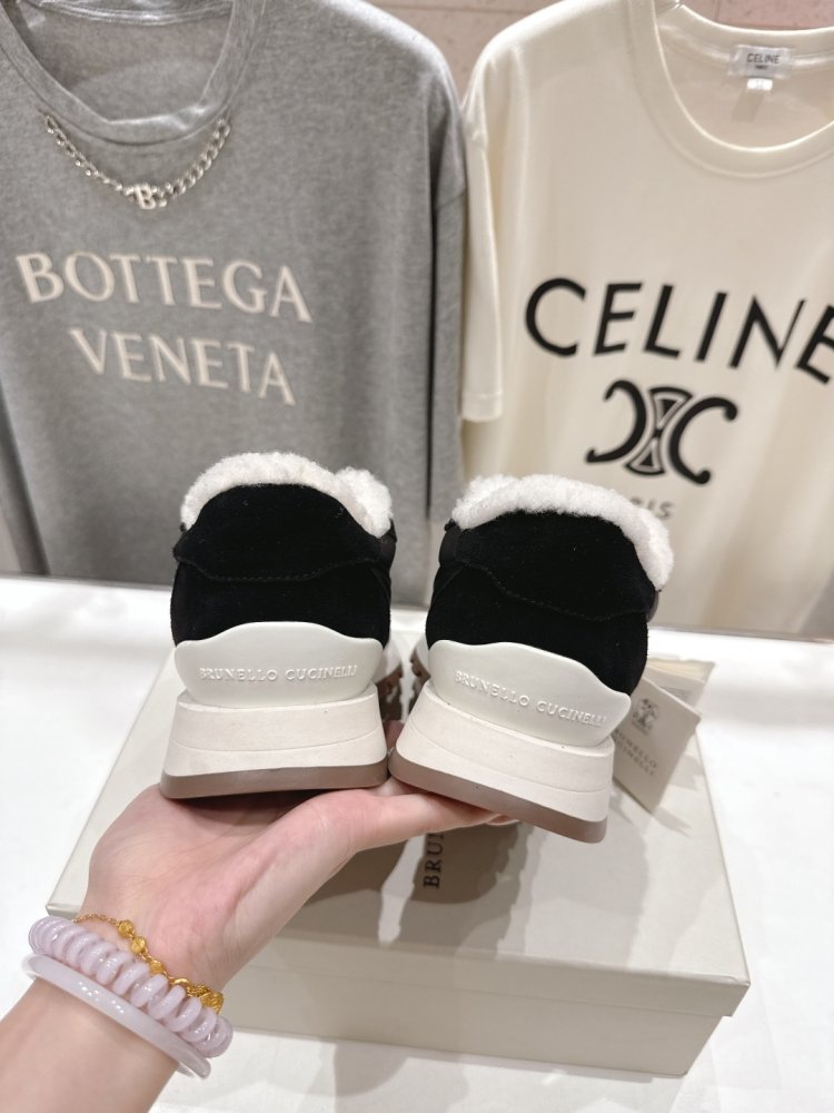 Sneakers on fur winter women's фото 8