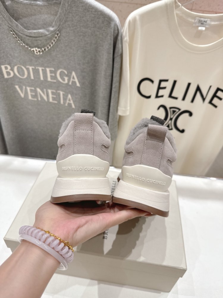 Sneakers on fur winter women's фото 8