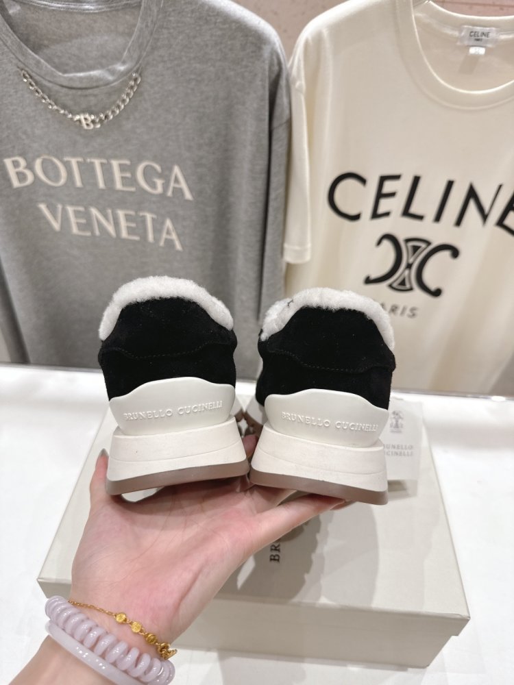 Кросівки на хутрі зимові жіночі фото 8