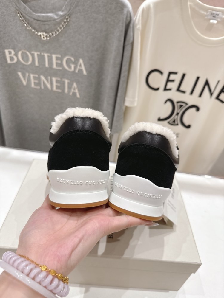 Кросівки на хутрі зимові жіночі фото 8