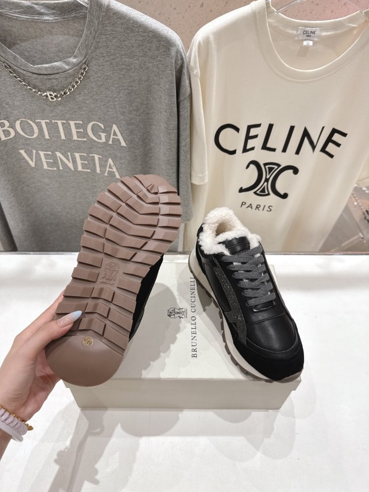 Sneakers on fur winter women's фото 9