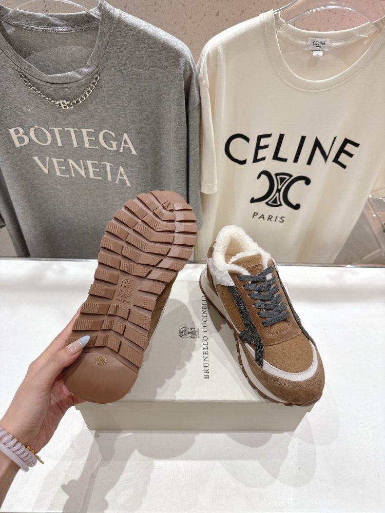 Sneakers on fur winter women's фото 9