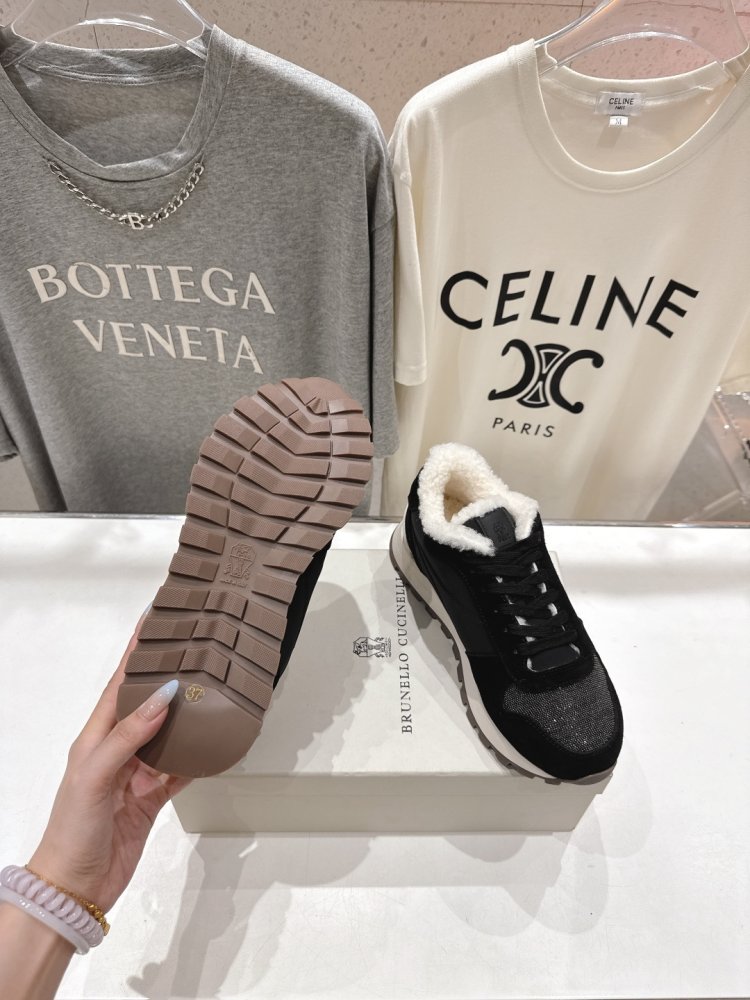 Sneakers on fur winter women's фото 9