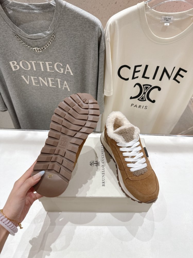 Sneakers on fur winter women's фото 9