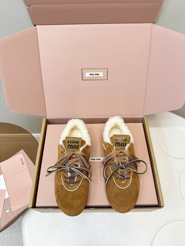 Кросівки на хутрі зимові