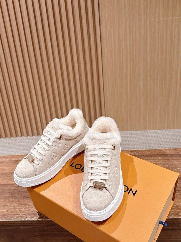 Кроссовки на меху зимние