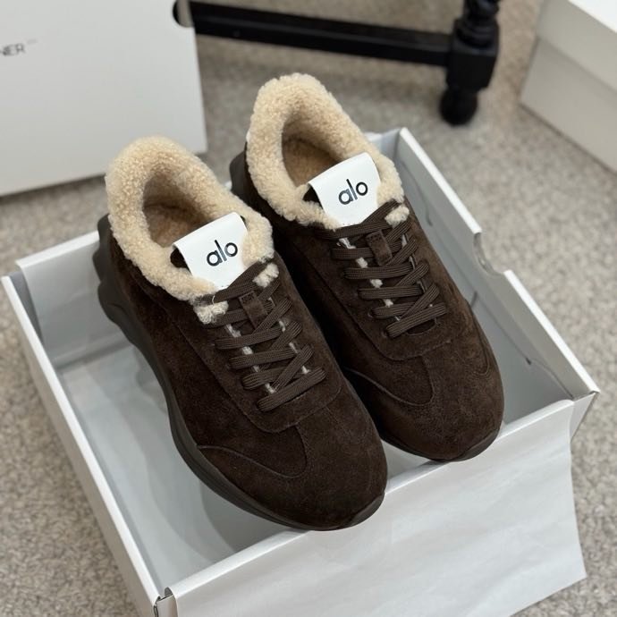 Кроссовки на меху зимние