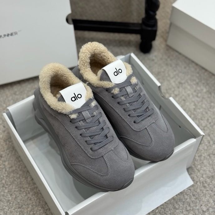 Кроссовки на меху зимние