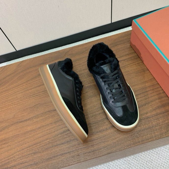 Кроссовки на меху зимние