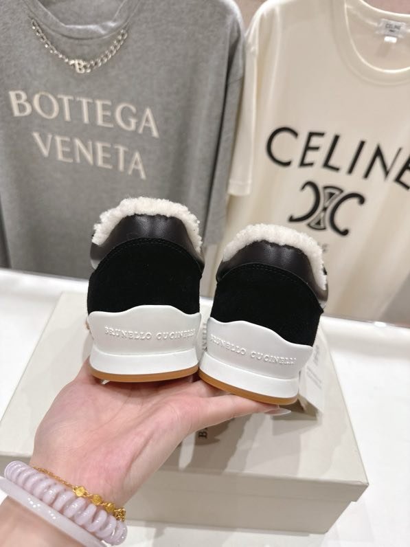 Кроссовки на меху зимние фото 6