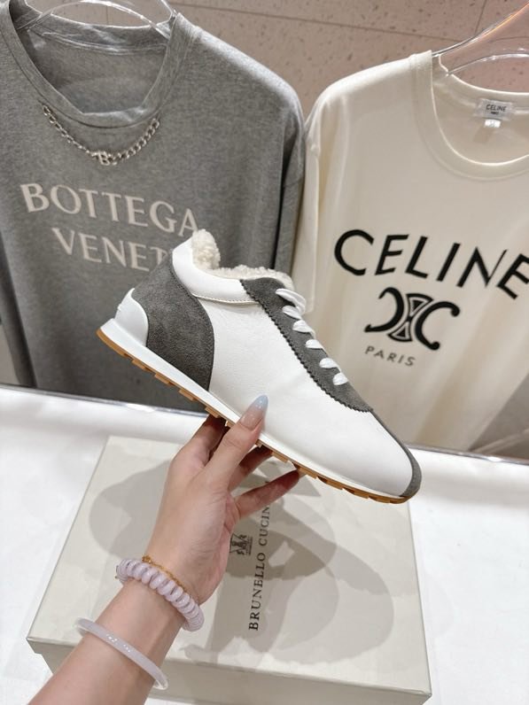 Кроссовки на меху зимние фото 7