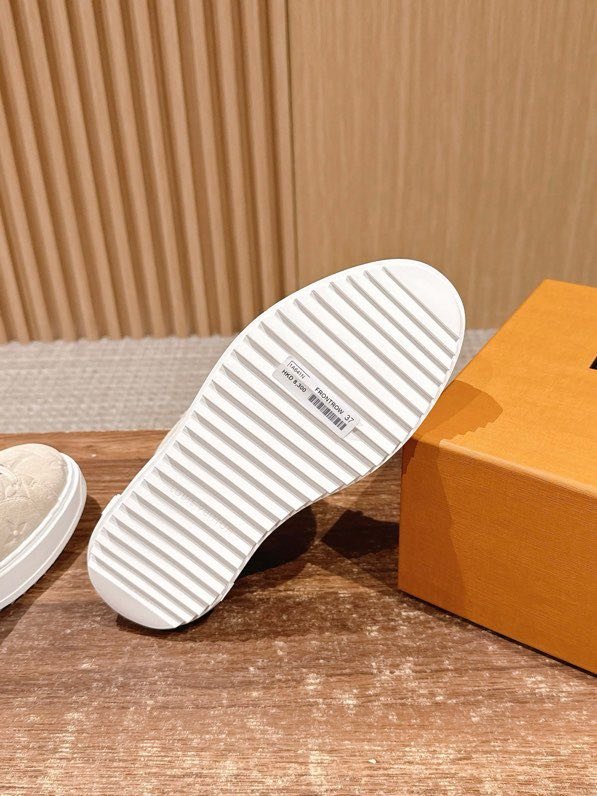 Кроссовки на меху зимние фото 7