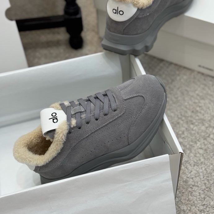 Кроссовки на меху зимние фото 8