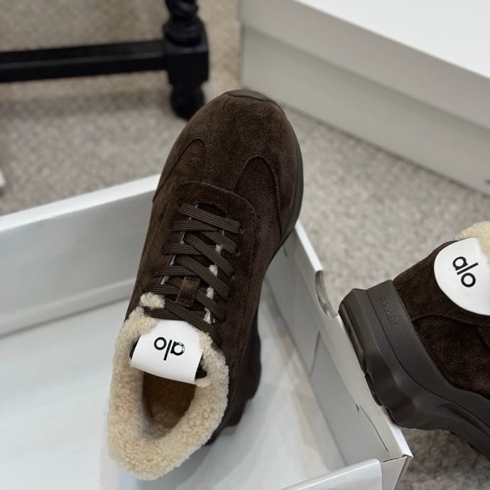 Кроссовки на меху зимние фото 9