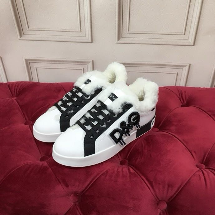 Sneakers on fur фото 2