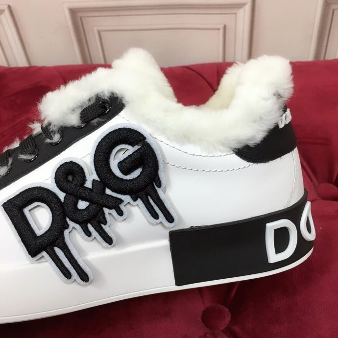 Sneakers on fur фото 9