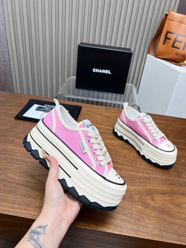 Кроссовки на платформе