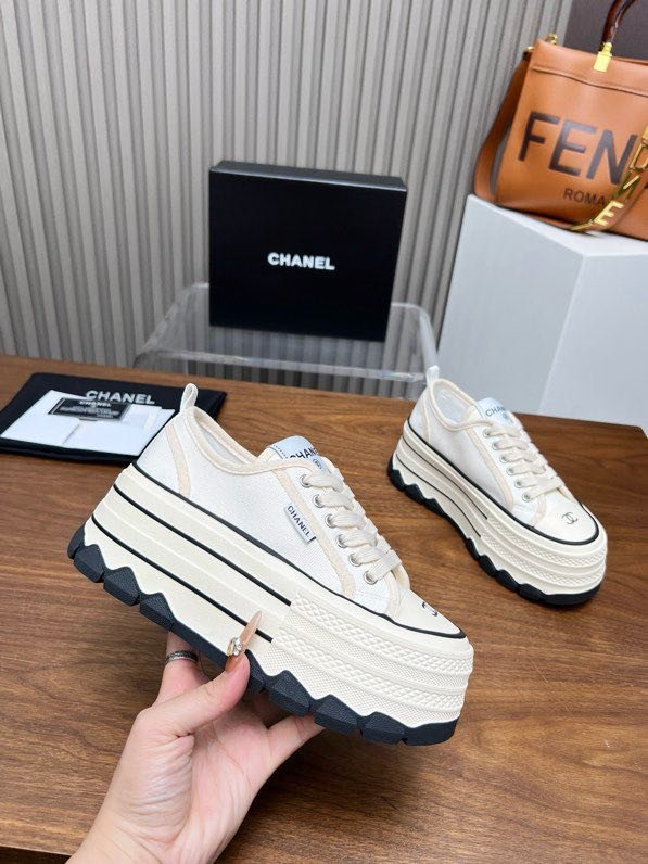 Кроссовки на платформе