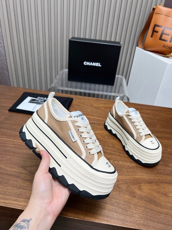 Кроссовки на платформе