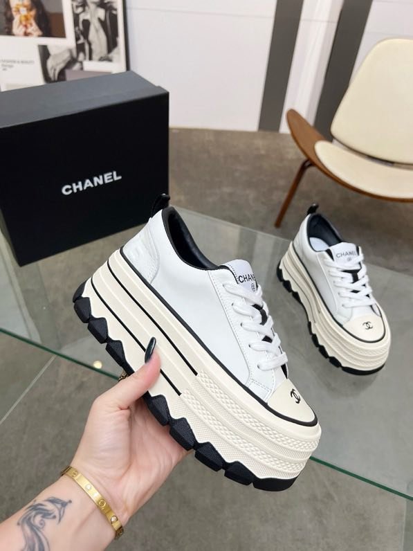 Кроссовки на платформе