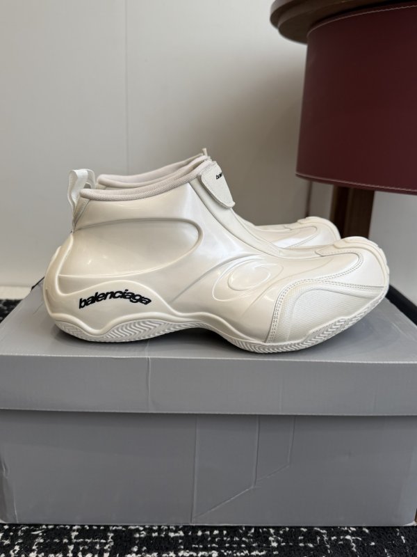 Кроссовки на платформе