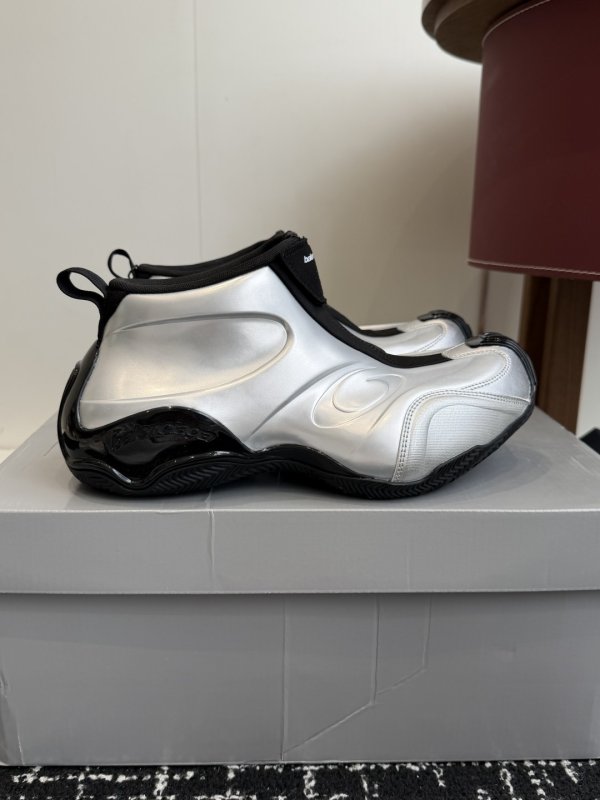 Кроссовки на платформе