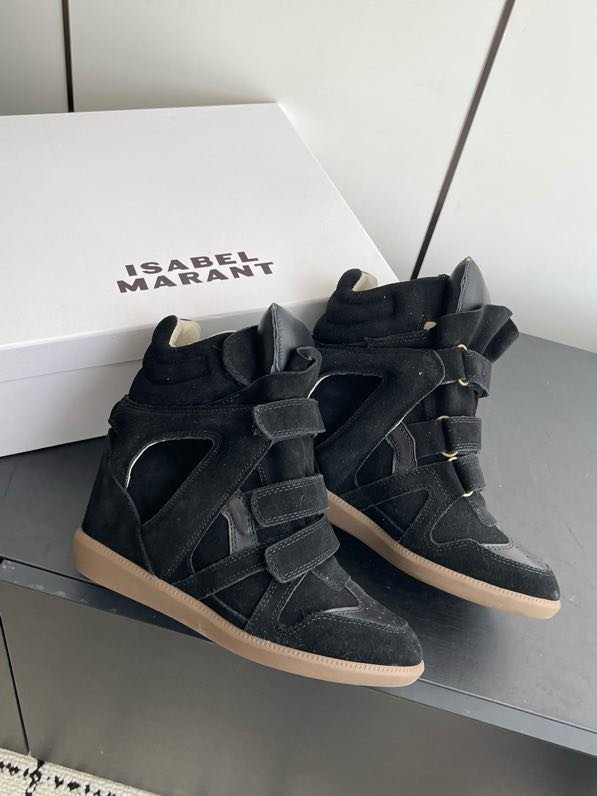 Кроссовки на танкетке кожаные