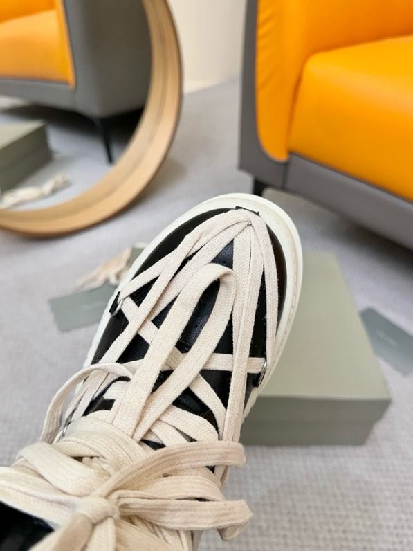 Sneakers on high soled фото 2