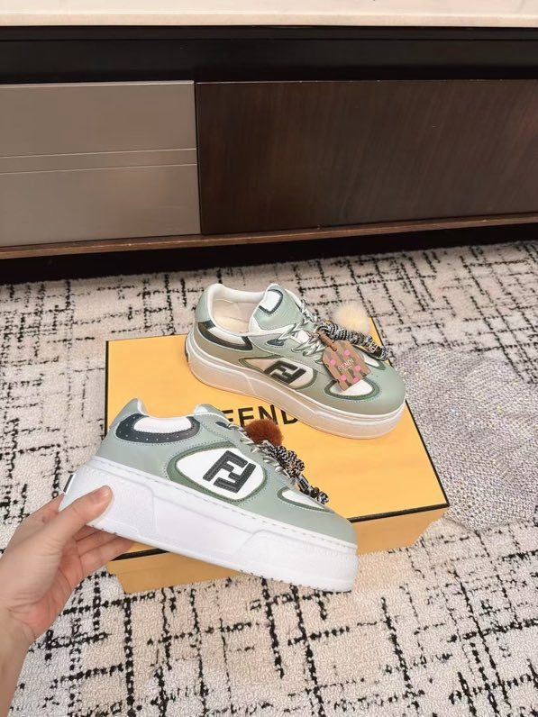 Кроссовки на высокой подошве фото 3