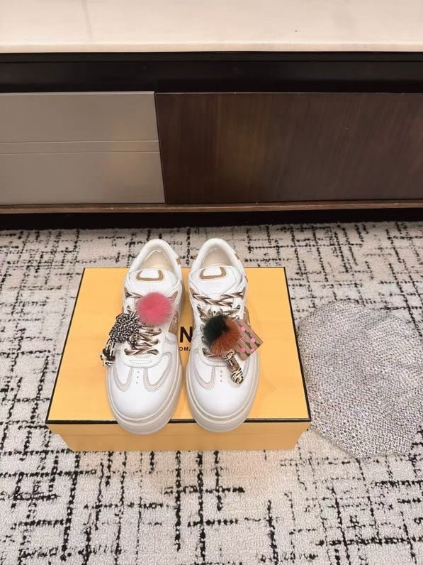 Кроссовки на высокой подошве фото 3