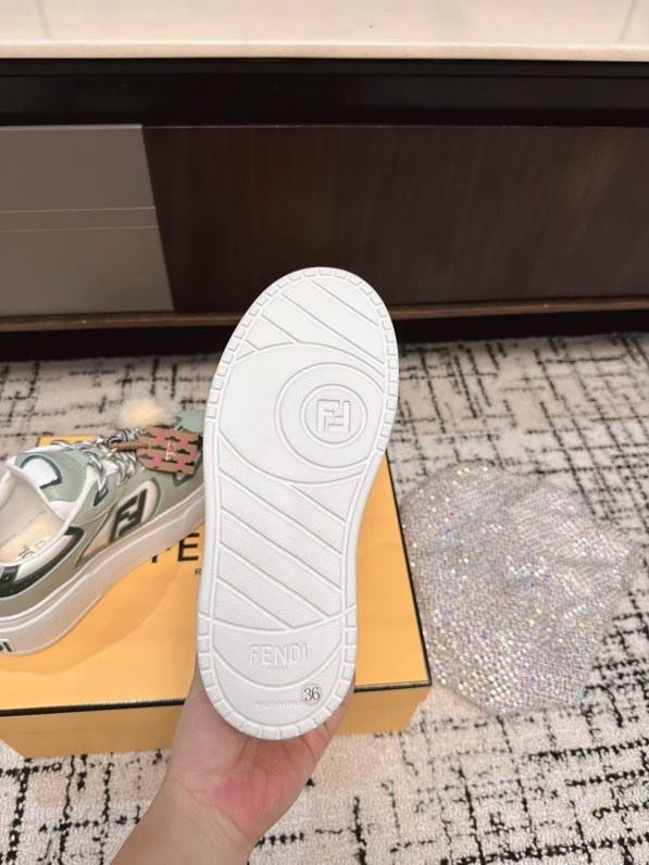 Кроссовки на высокой подошве фото 4