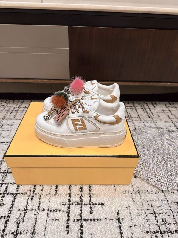 Кроссовки на высокой подошве фото 4